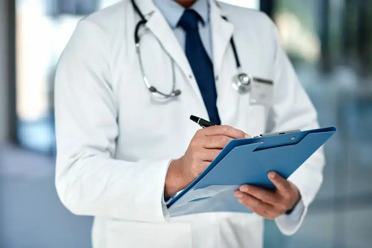 doctor writing notes clipboard 0624221